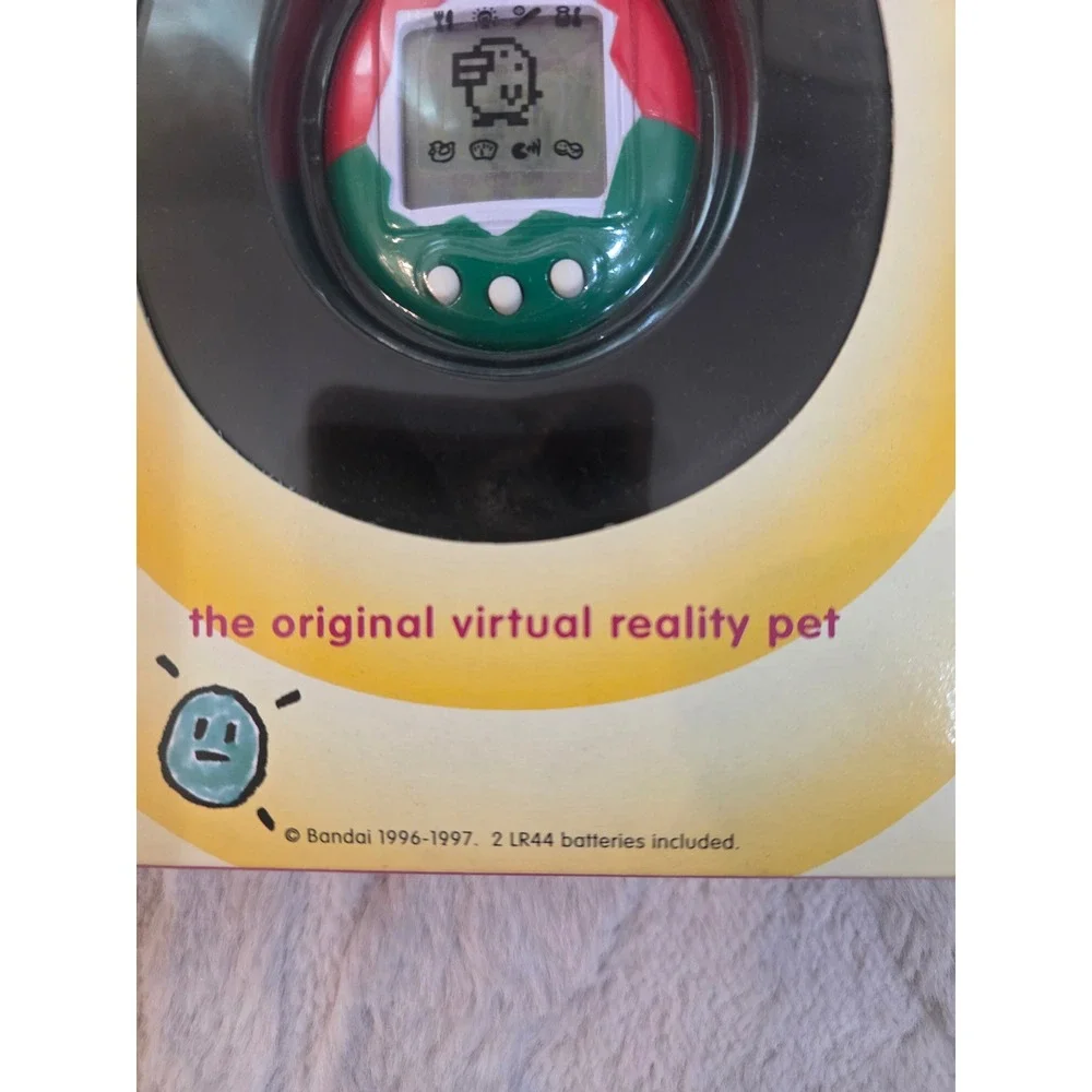 Vintage 1997 Bandai Tamagotchi Original Virtual Pet Red Green White Rare 1800